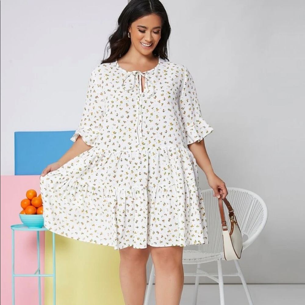 EUC SHEIN CURVE TIE NECK BELL SLEEVE FLOWY FLORAL SMOCK DRESS (SIZE 3XL)